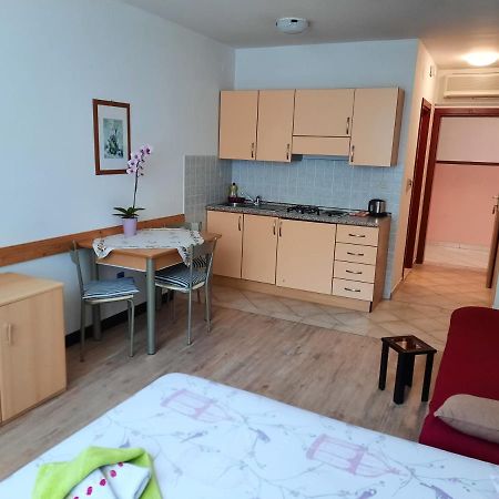 Apartmani Lorena Пула Экстерьер фото