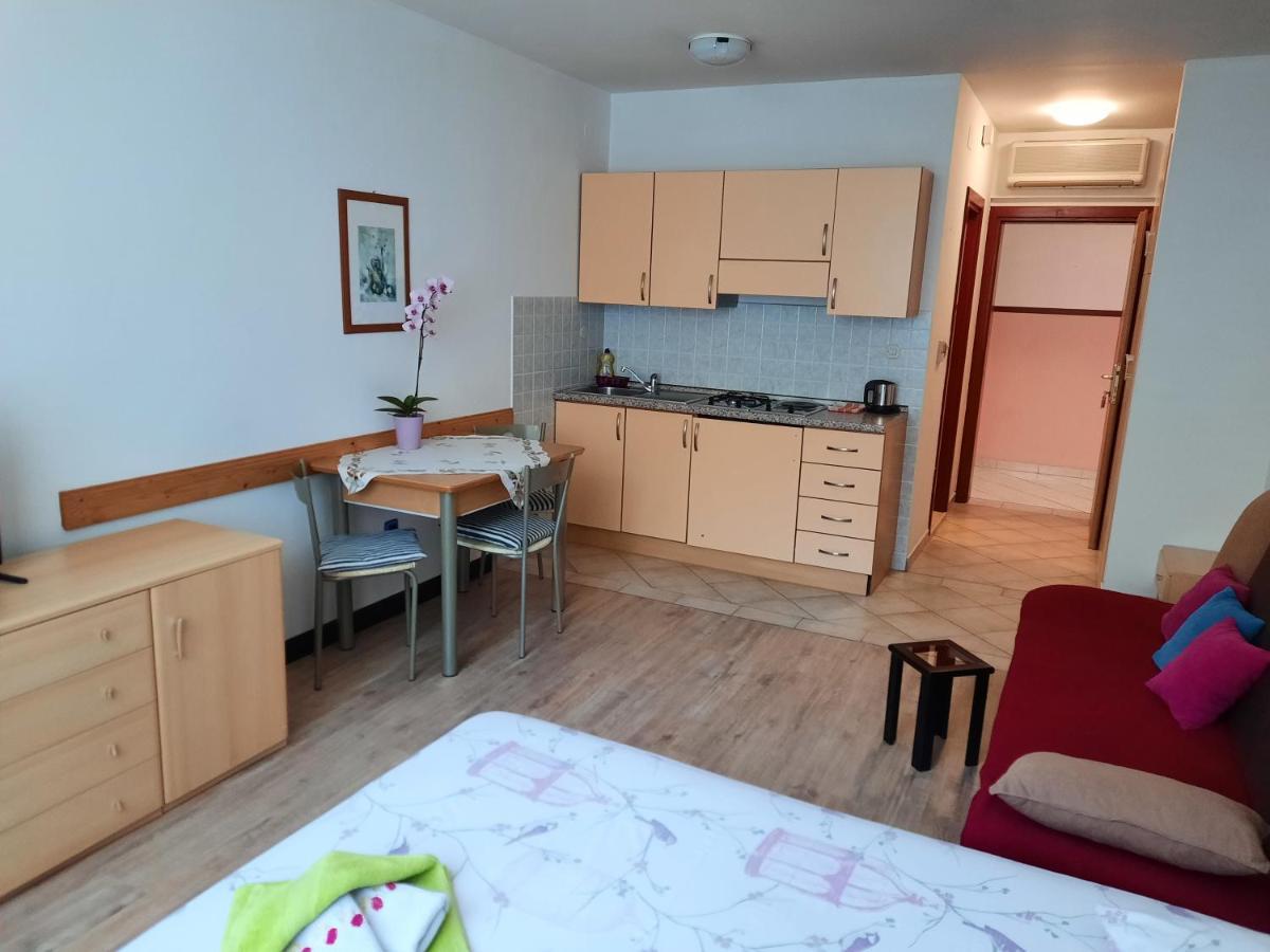 Apartmani Lorena Пула Экстерьер фото